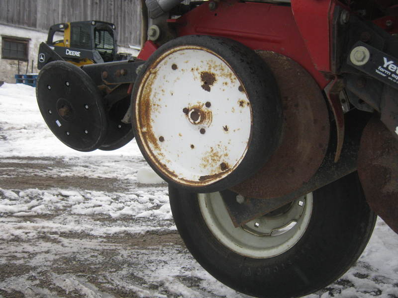 Planting Equipment  White 6346 Planter  Photo